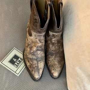 FRYE DISTRESSED LEATHER WESTERN COWGIRL BOOTS BILLY PULL~ON SHORT BROWN/KHAKI